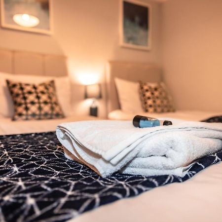 Best Price! Perfect Gunwharf Accommodation - 5 Single Beds Or Kingsize Free Parking Portsmouth Buitenkant foto