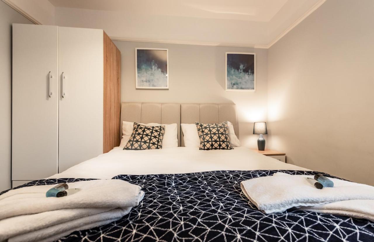 Best Price! Perfect Gunwharf Accommodation - 5 Single Beds Or Kingsize Free Parking Portsmouth Buitenkant foto