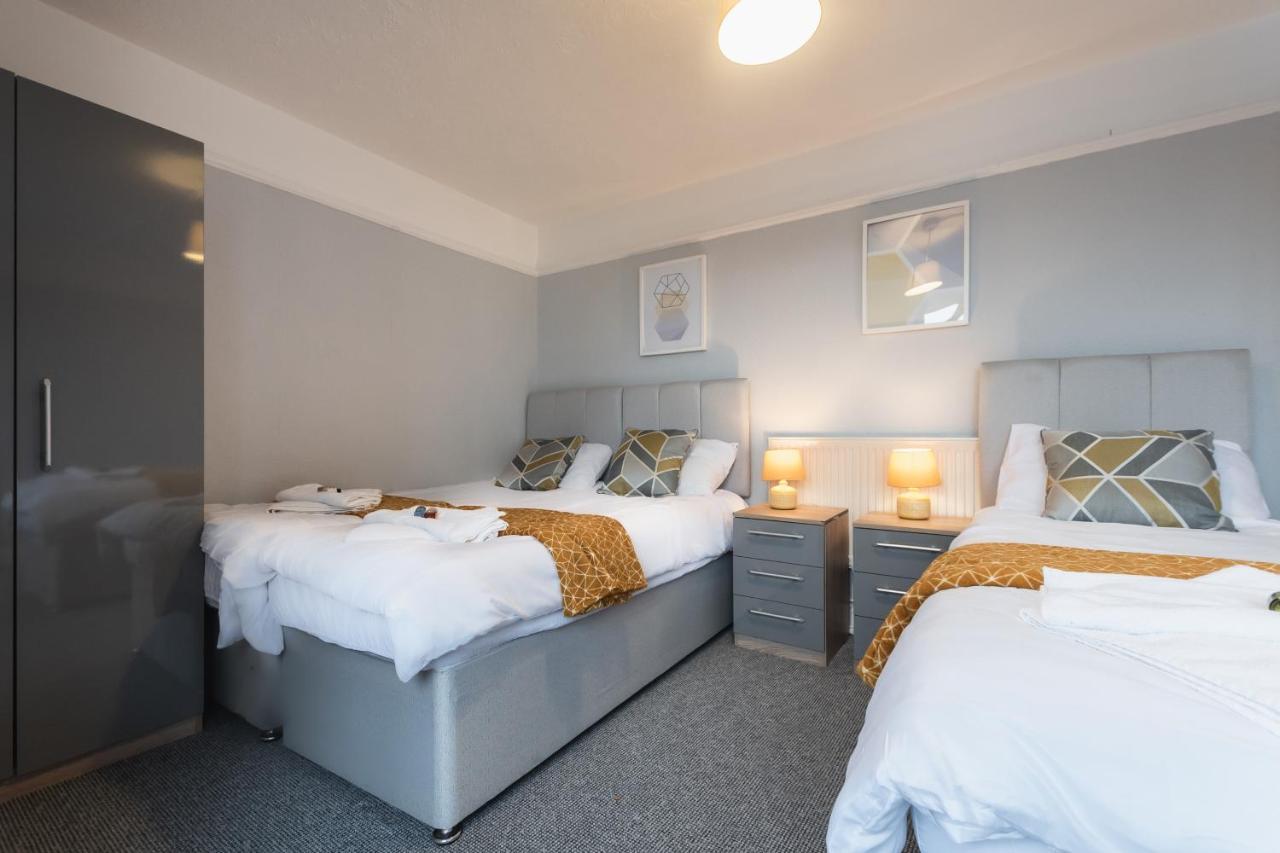 Best Price! Perfect Gunwharf Accommodation - 5 Single Beds Or Kingsize Free Parking Portsmouth Buitenkant foto
