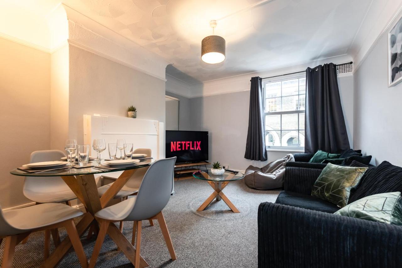 Best Price! Perfect Gunwharf Accommodation - 5 Single Beds Or Kingsize Free Parking Portsmouth Buitenkant foto