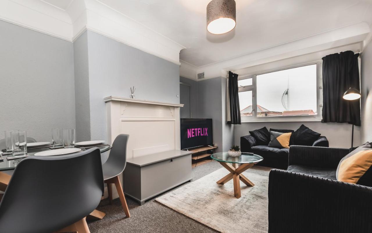 Best Price! Perfect Gunwharf Accommodation - 5 Single Beds Or Kingsize Free Parking Portsmouth Buitenkant foto