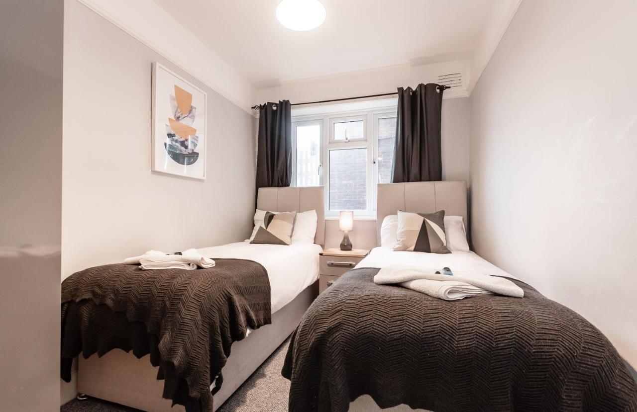 Best Price! Perfect Gunwharf Accommodation - 5 Single Beds Or Kingsize Free Parking Portsmouth Buitenkant foto