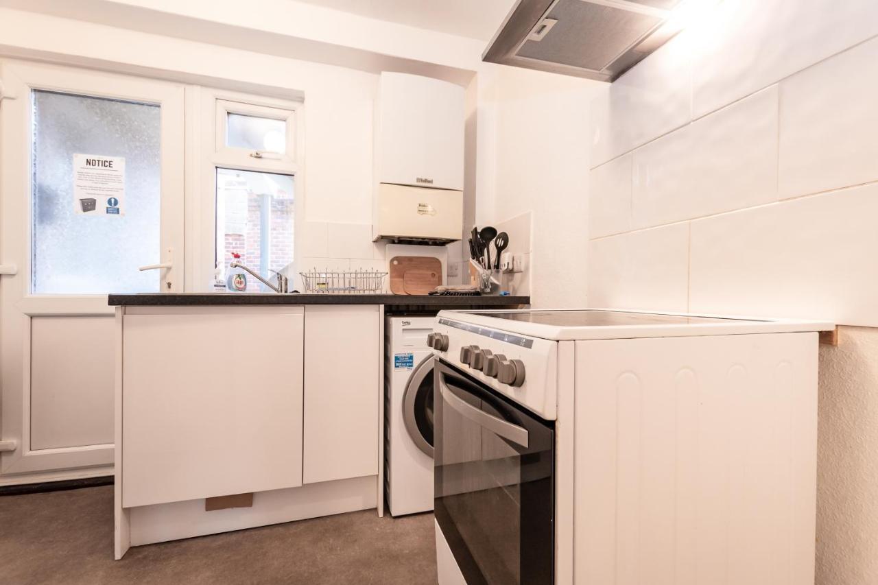 Best Price! Perfect Gunwharf Accommodation - 5 Single Beds Or Kingsize Free Parking Portsmouth Buitenkant foto