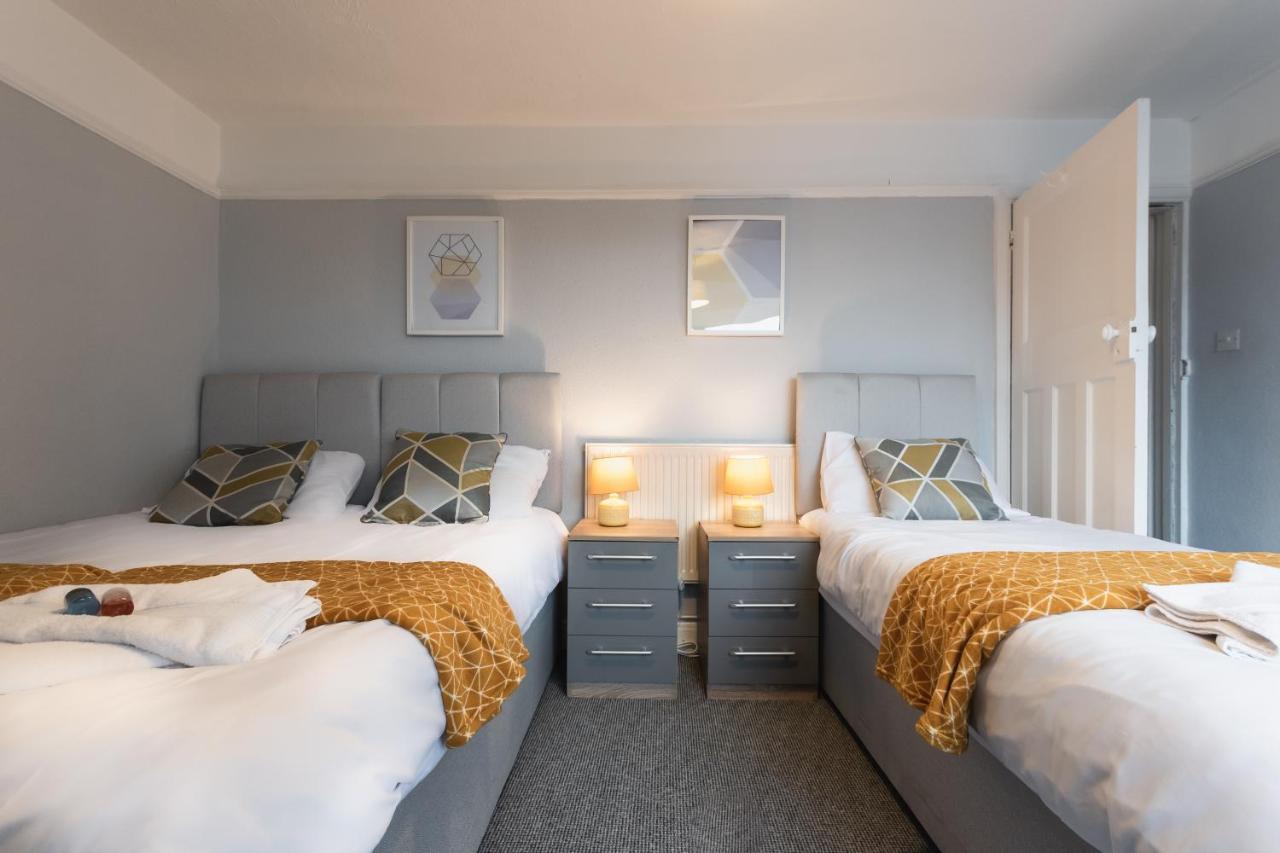 Best Price! Perfect Gunwharf Accommodation - 5 Single Beds Or Kingsize Free Parking Portsmouth Buitenkant foto
