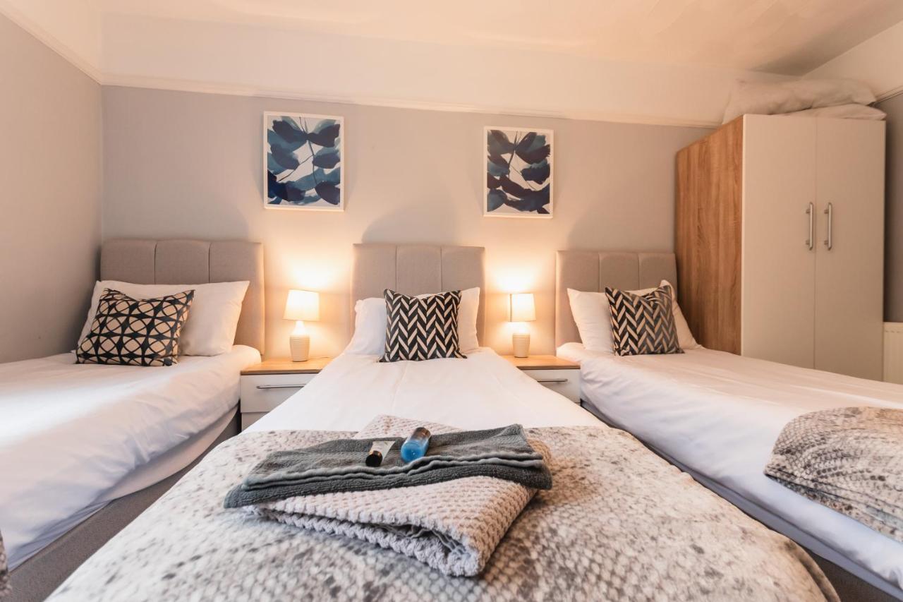 Best Price! Perfect Gunwharf Accommodation - 5 Single Beds Or Kingsize Free Parking Portsmouth Buitenkant foto