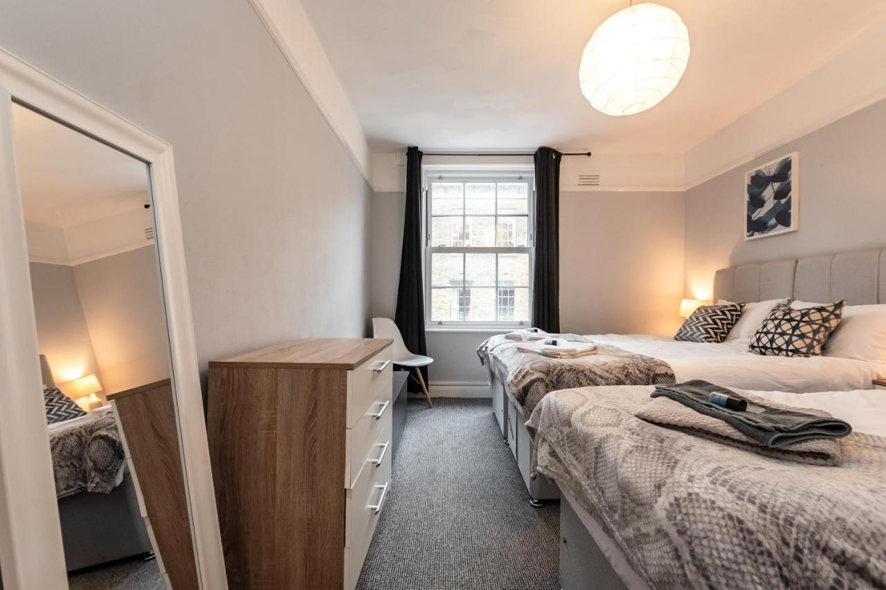 Best Price! Perfect Gunwharf Accommodation - 5 Single Beds Or Kingsize Free Parking Portsmouth Buitenkant foto