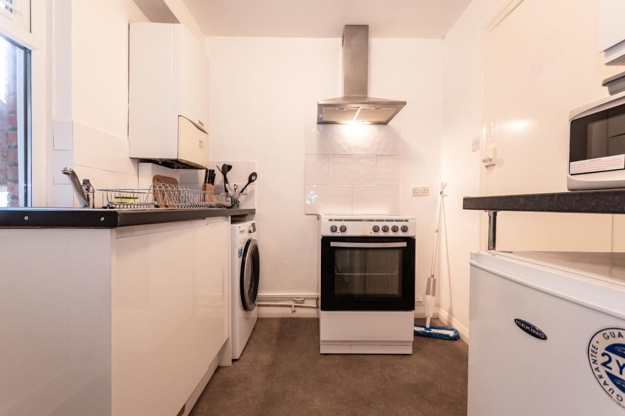 Best Price! Perfect Gunwharf Accommodation - 5 Single Beds Or Kingsize Free Parking Portsmouth Buitenkant foto