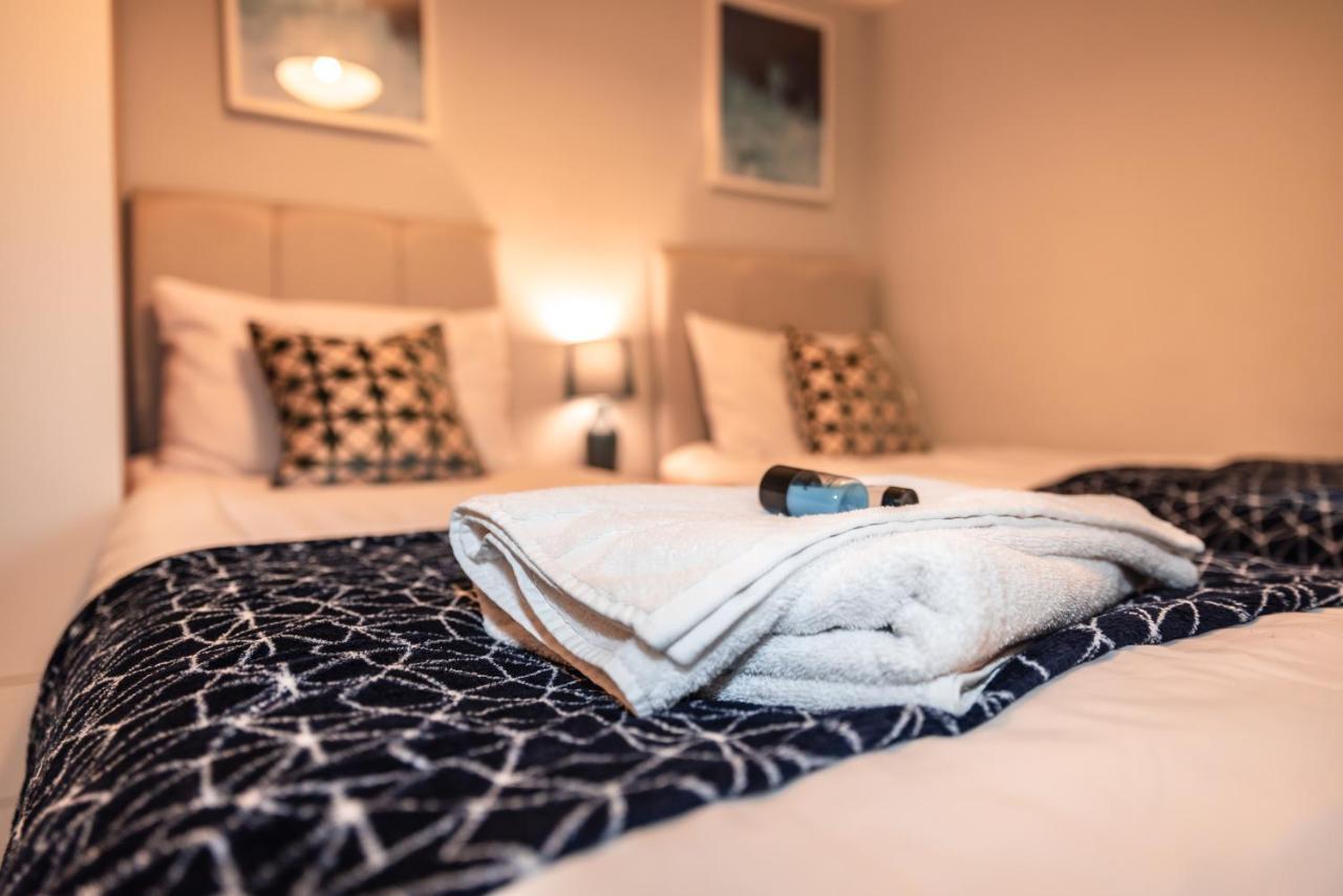 Best Price! Perfect Gunwharf Accommodation - 5 Single Beds Or Kingsize Free Parking Portsmouth Buitenkant foto