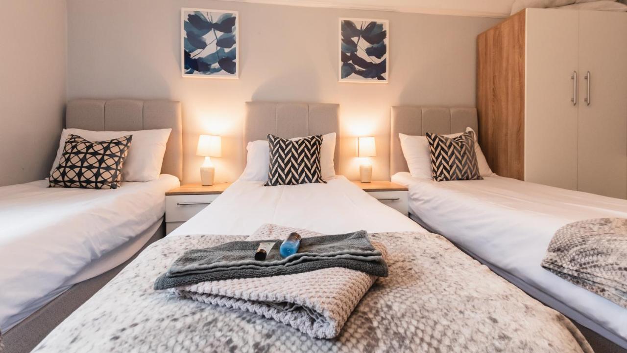 Best Price! Perfect Gunwharf Accommodation - 5 Single Beds Or Kingsize Free Parking Portsmouth Buitenkant foto