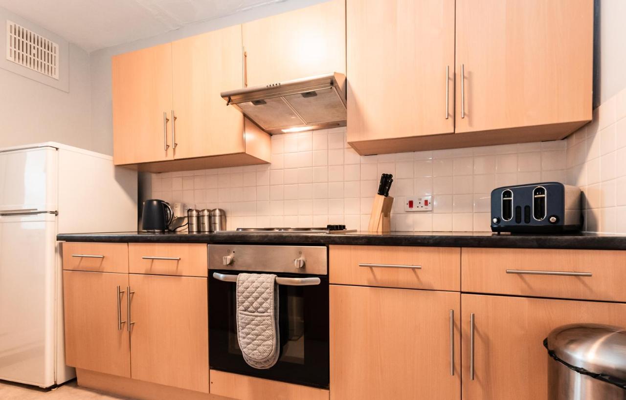 Best Price! Perfect Gunwharf Accommodation - 5 Single Beds Or Kingsize Free Parking Portsmouth Buitenkant foto