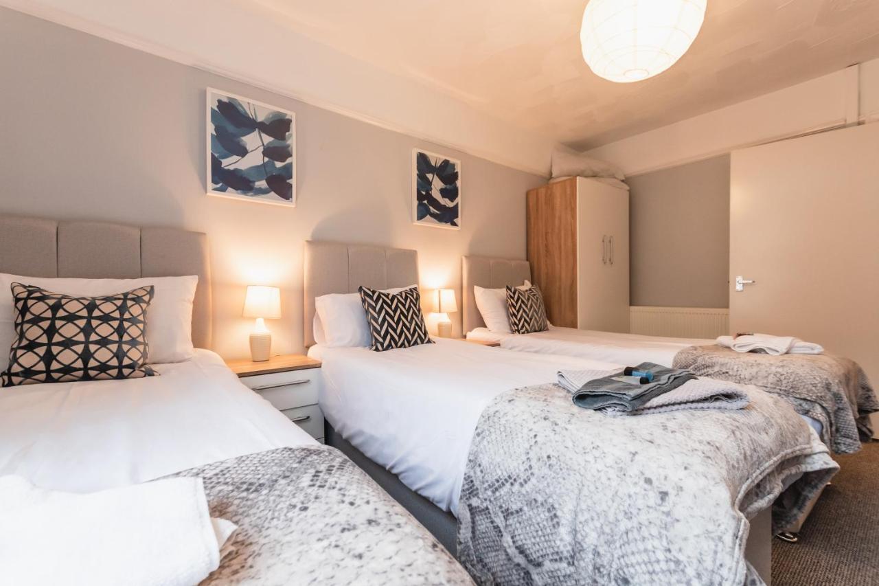 Best Price! Perfect Gunwharf Accommodation - 5 Single Beds Or Kingsize Free Parking Portsmouth Buitenkant foto