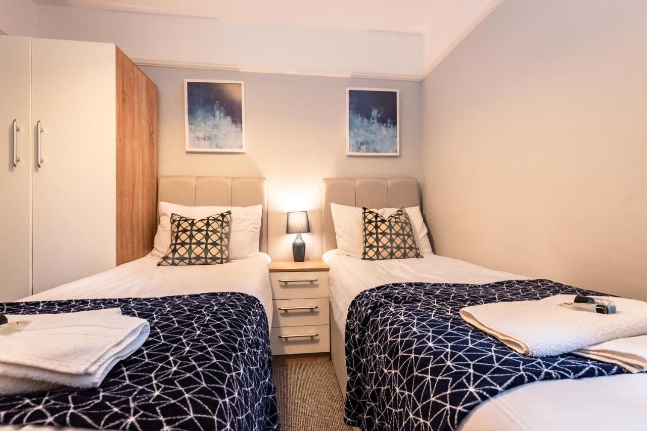 Best Price! Perfect Gunwharf Accommodation - 5 Single Beds Or Kingsize Free Parking Portsmouth Buitenkant foto