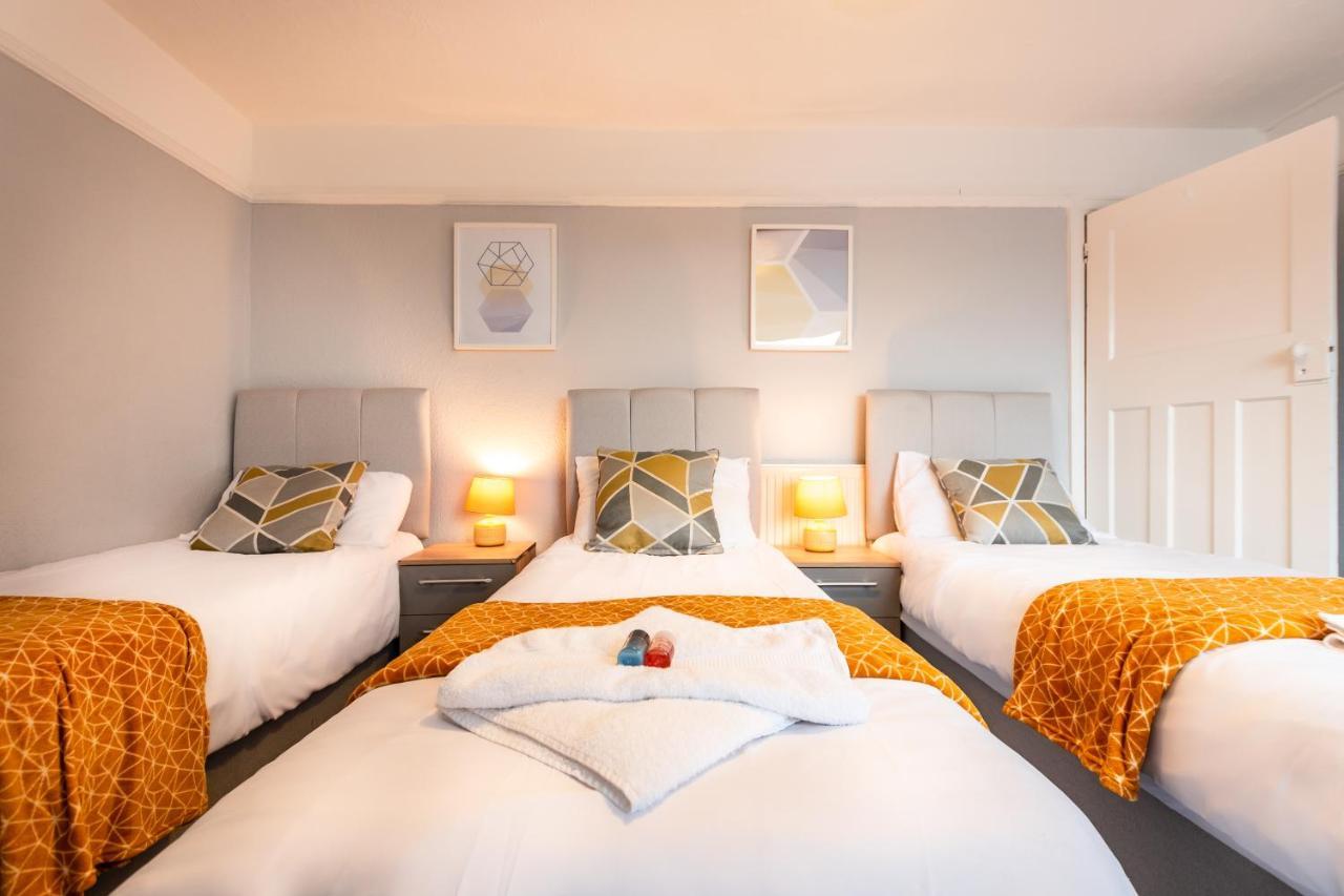 Best Price! Perfect Gunwharf Accommodation - 5 Single Beds Or Kingsize Free Parking Portsmouth Buitenkant foto