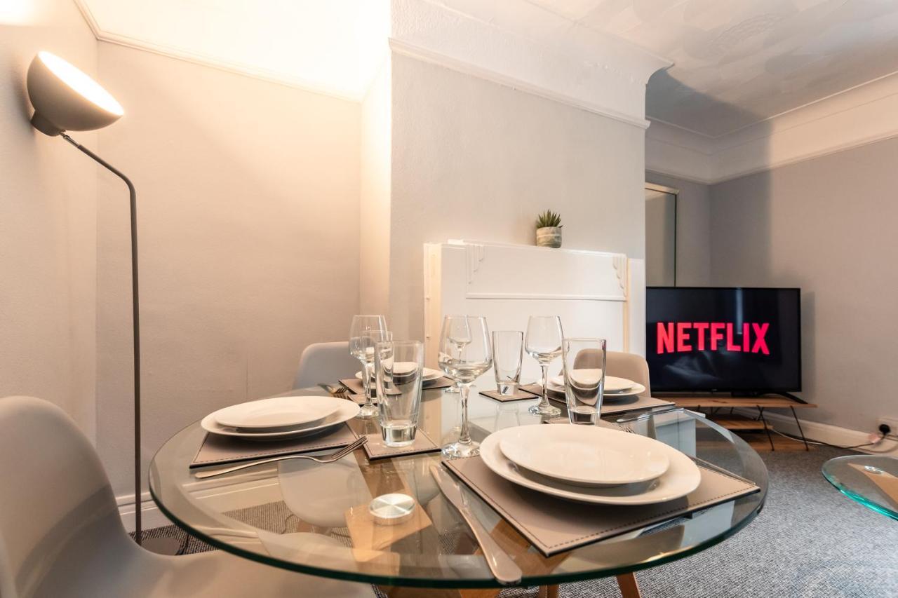Best Price! Perfect Gunwharf Accommodation - 5 Single Beds Or Kingsize Free Parking Portsmouth Buitenkant foto