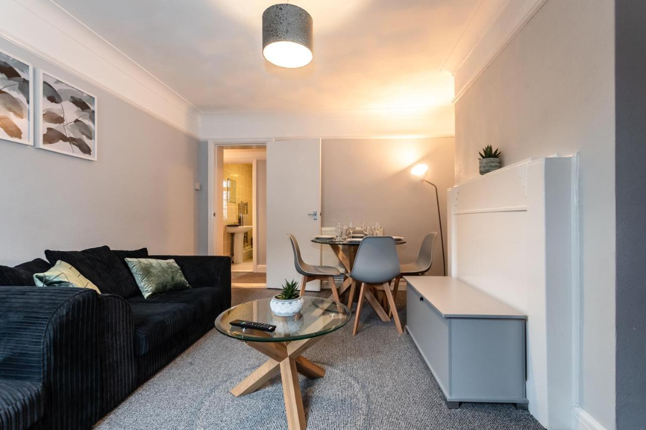 Best Price! Perfect Gunwharf Accommodation - 5 Single Beds Or Kingsize Free Parking Portsmouth Buitenkant foto